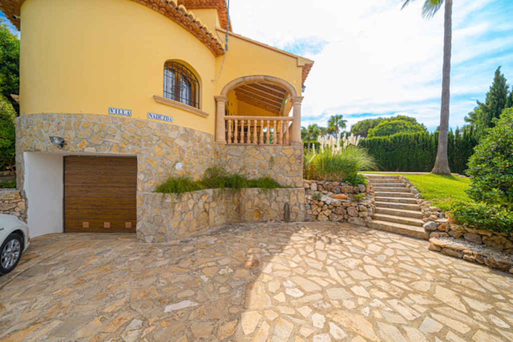Villa for Sale in Javea near the Arenal Beach.