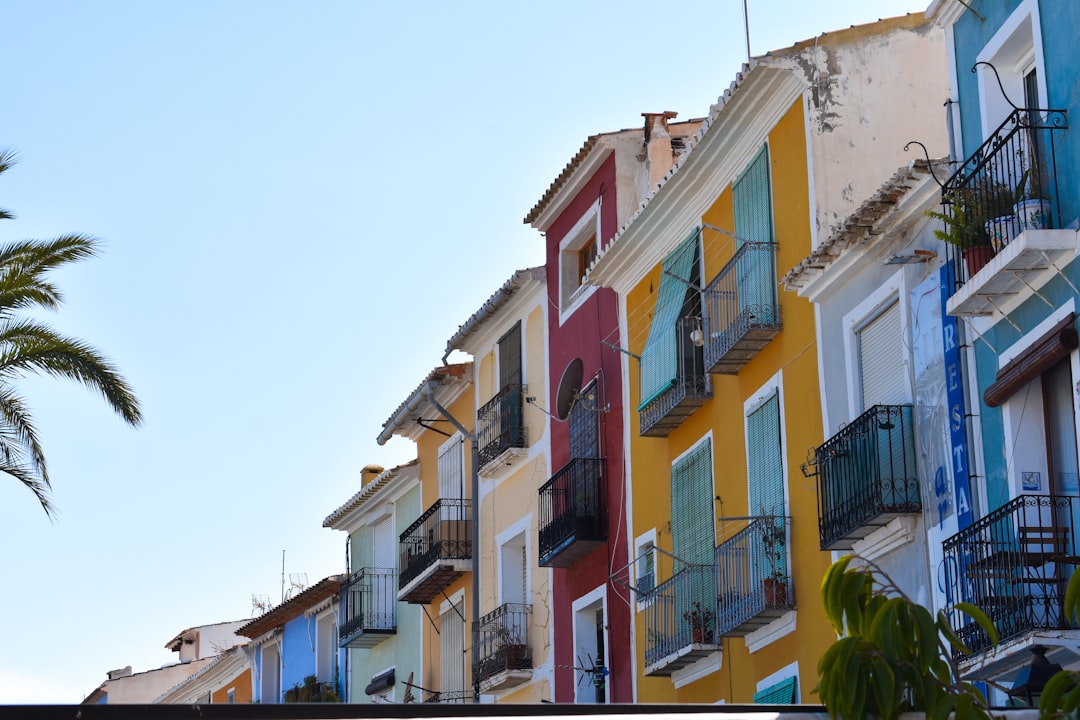 Compradores extranjeros Costa Blanca: Guía legal 2026 para viviendas