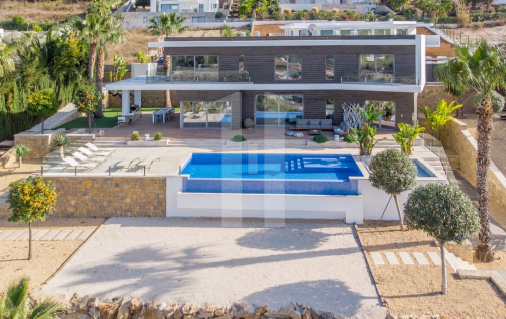 Impressive villa for sale in Jávea with panoramic views