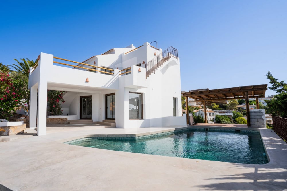 Mediterranean-Style Sea View Villa for Sale in Jávea.
