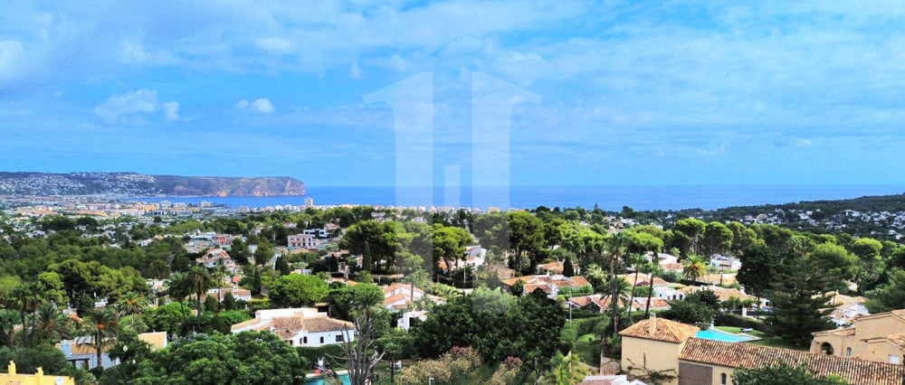 Villa en venta en la Urbanización Tosalet en Javea con vistas al mar- VENTA DISCRETA