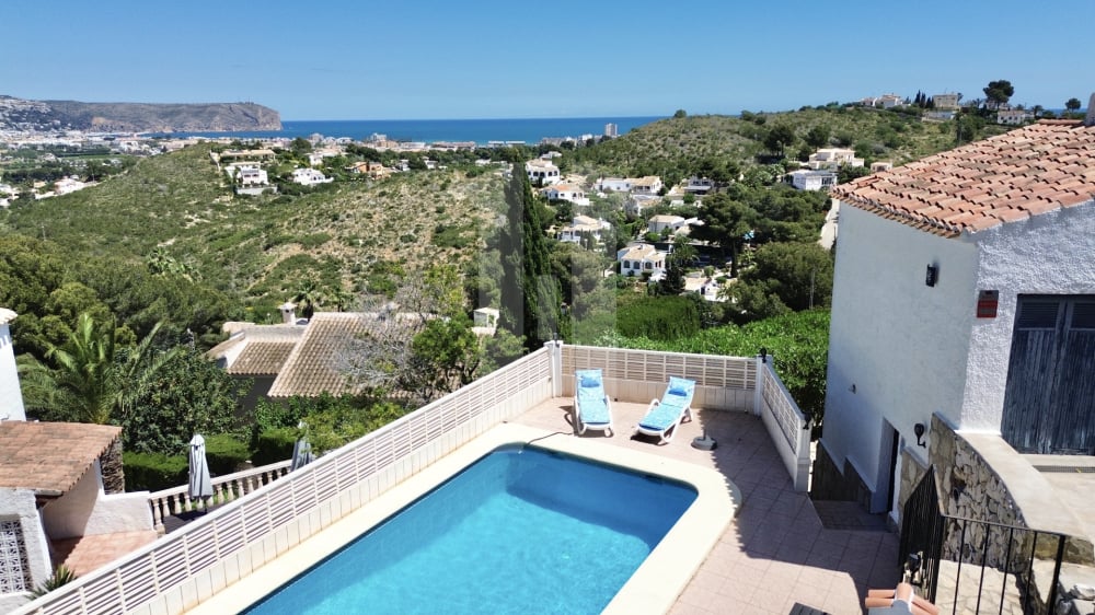 Villa for sale in Javea with sea views, 5 minutes to the Arenal beach