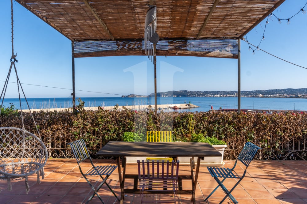 Villa for sale in Jávea, frontline to the beach