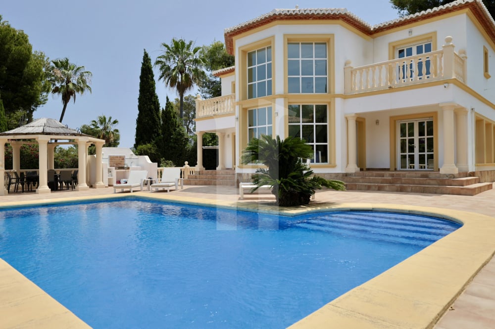 EXCLUSIVA villa en venta en Jávea con encanto y vistas de ensueño