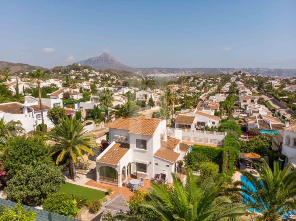 Villa for sale in Jávea just minutes from Arenal Beach