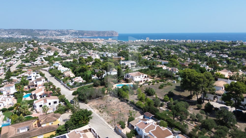 Plot in Javea, Pinosol area, with approved project and license.