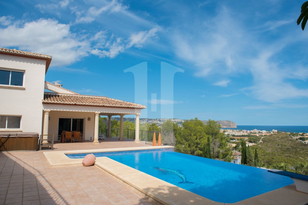 Villa for sale in Javea with sea views