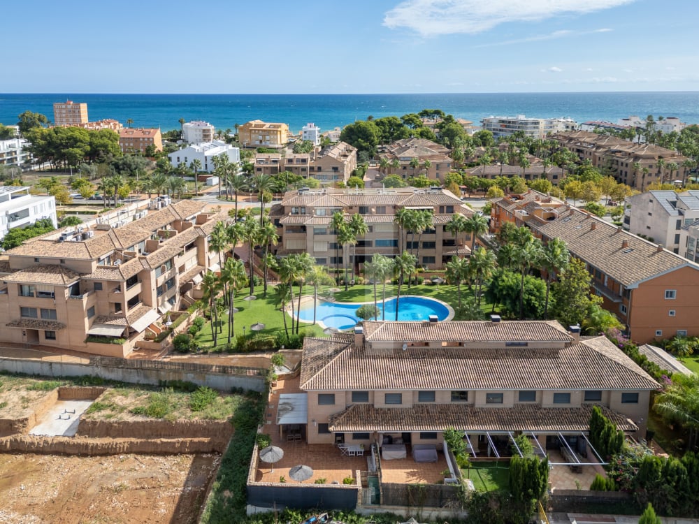 Exclusive 4-Storey Townhouse in Residencial Altamar V – Just Steps from the Sea