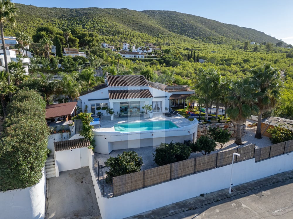 Charming renovated villa with Montgó and countryside views in Jávea