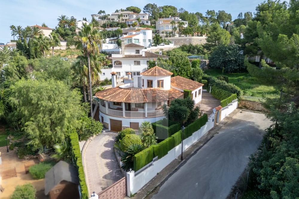 Villa for Sale in Dénia, Just a Few Meters from the Beach