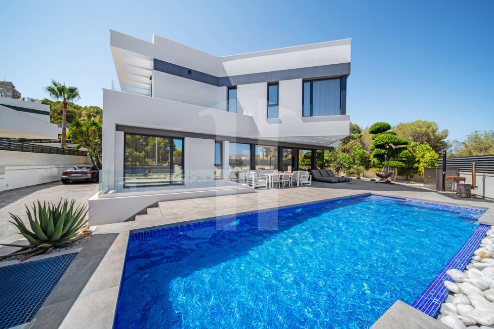 Villa te koop in Benidorm: Villa Lisova op slechts enkele minuten van het strand van Poniente