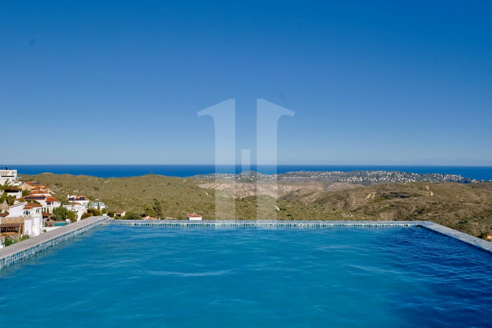 Luxury Mediterranean-style villa, fully renovated, with stunning sea views in Cumbres del Sol