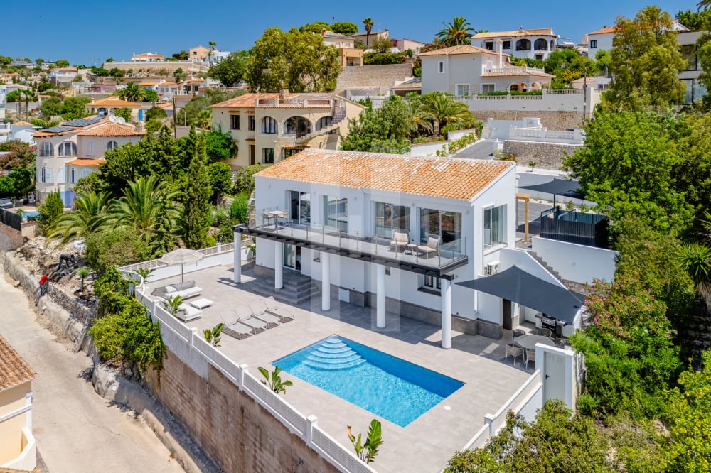 Hermosa Villa en Venta en Calpe con Impresionantes Vistas al Mar
