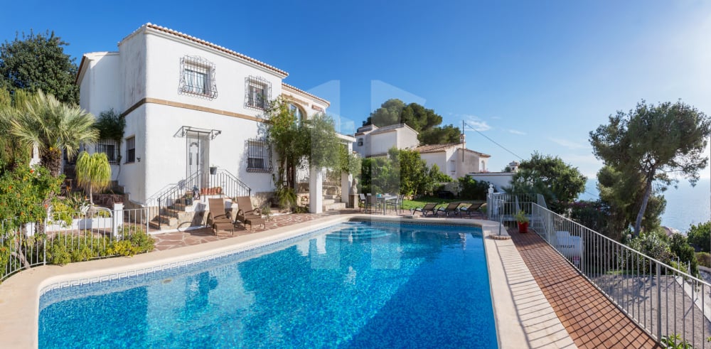 Villa Margarita – Encanto Tradicional con Vistas al Mar