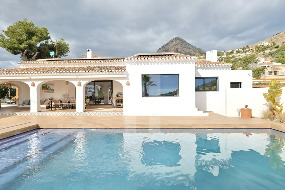 Villa de estilo ibicenco en venta en Jávea – Zona Castellans