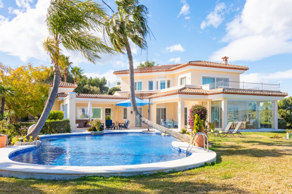 Exclusiva Propiedad con Vistas Panorámicas 360º en Jávea