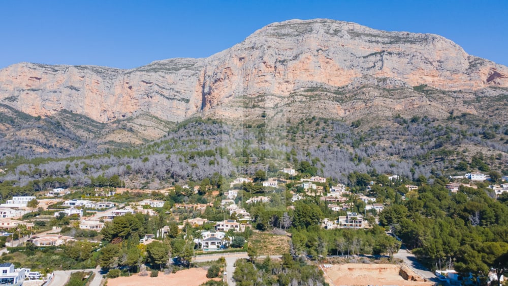 Exclusiva Parcela con Licencia y Proyecto de Villa de Lujo en Montgó