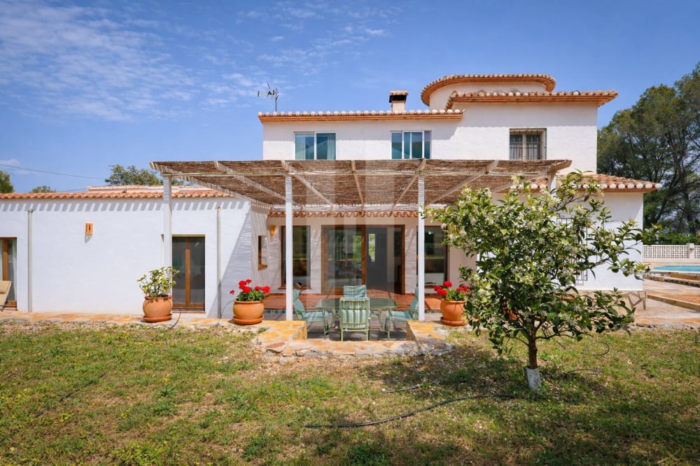 Spectaculaire villa met zwembad, garage en fruittuin in een rustige omgeving