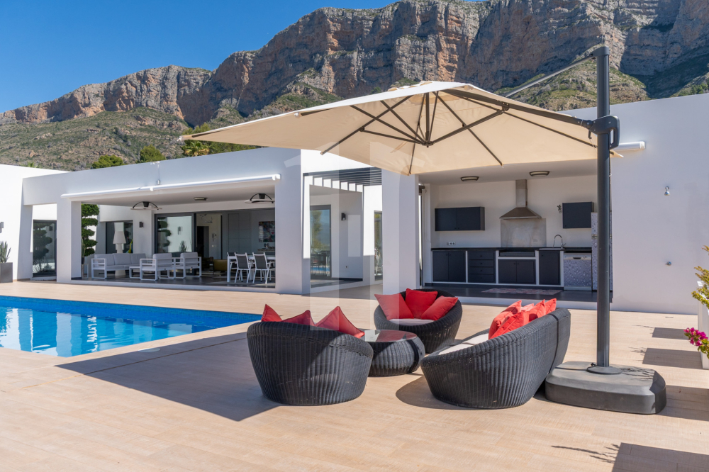 Dream Villa in Montgó: Privacy, Comfort and Nature