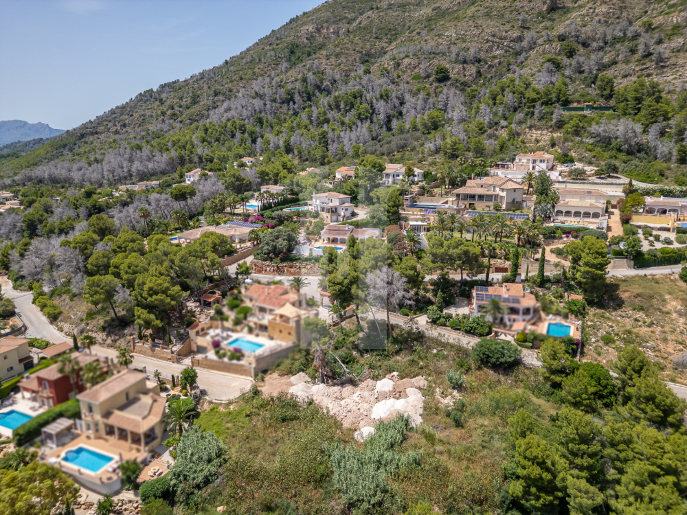 Exclusiva parcela en venta en la zona del Montgó