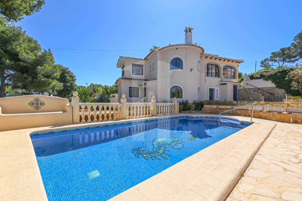 Villa méditerranéenne entourée de nature dans un emplacement privilégié à Jávea