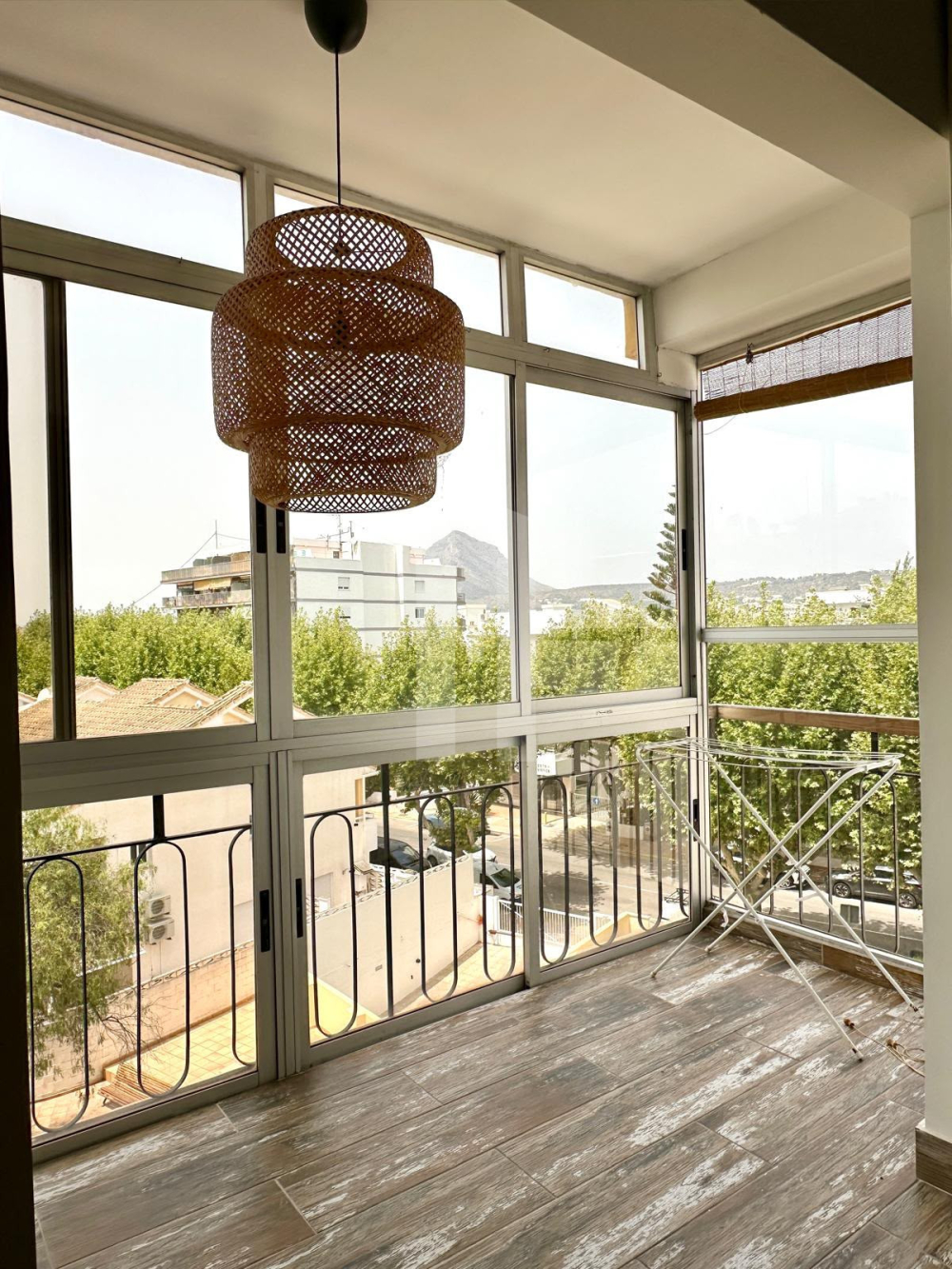 Bright Studio with Terrace, Close to the Beach and All Amenities