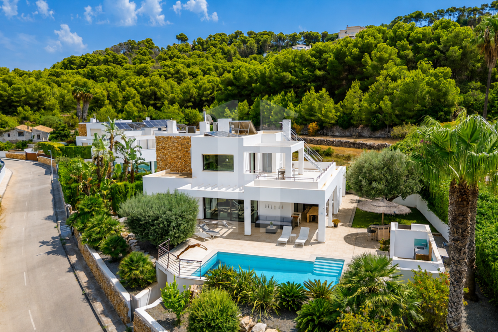 Moderna villa independiente con piscina climatizada en El Portitxol, Jávea