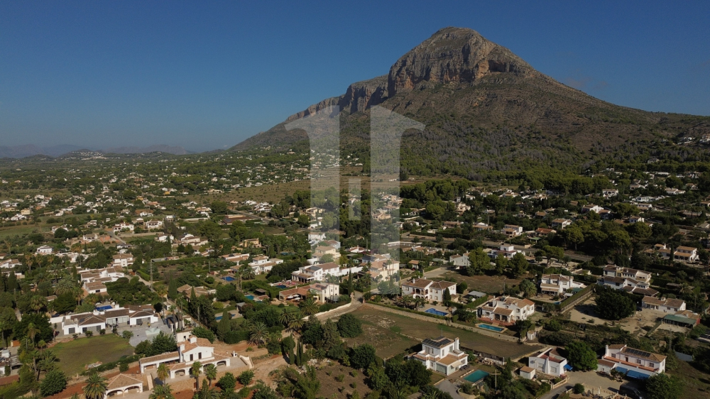 Plot for sale in the Arenal area