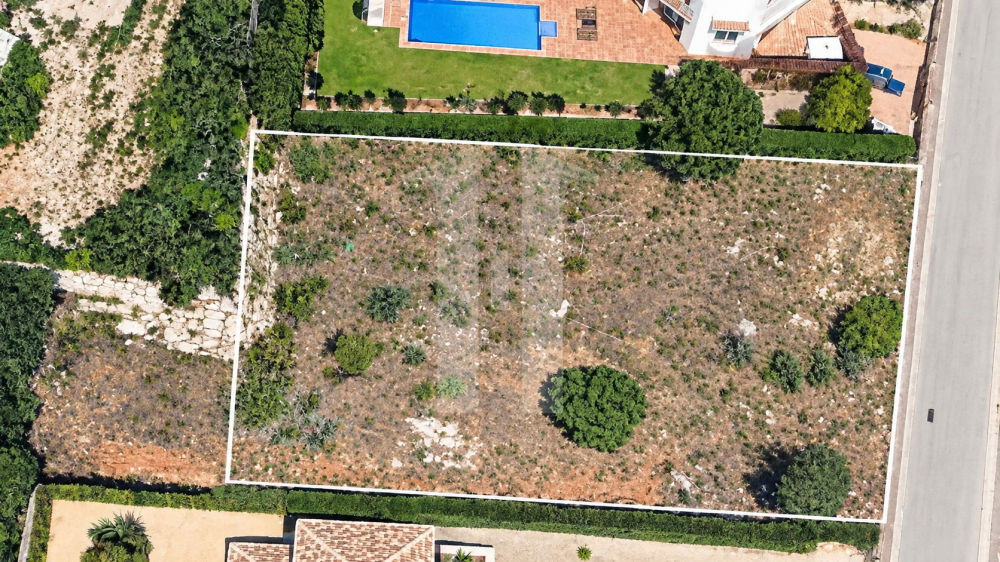 Bouwkavel van 1.570 m² met bouwvergunning in Garroferal del Montgó, Jávea