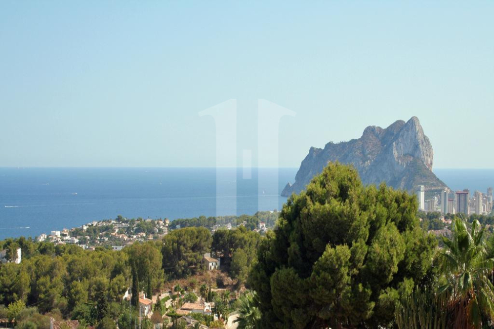 Stedelijk perceel met prachtig panoramisch uitzicht op zee in Benissa Costa